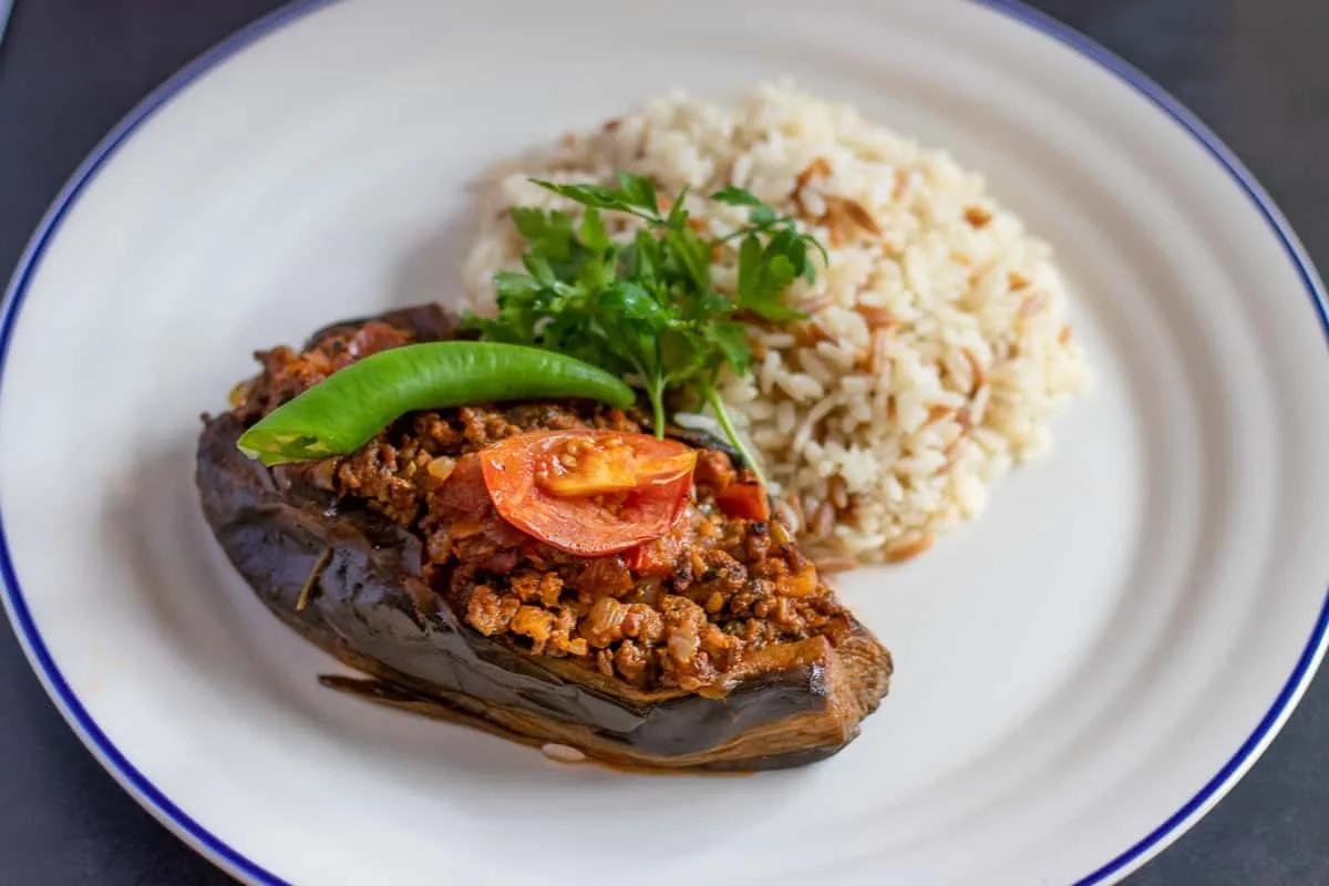 Turkish Meat Stuffed Eggplant Recipe (Karniyarik)